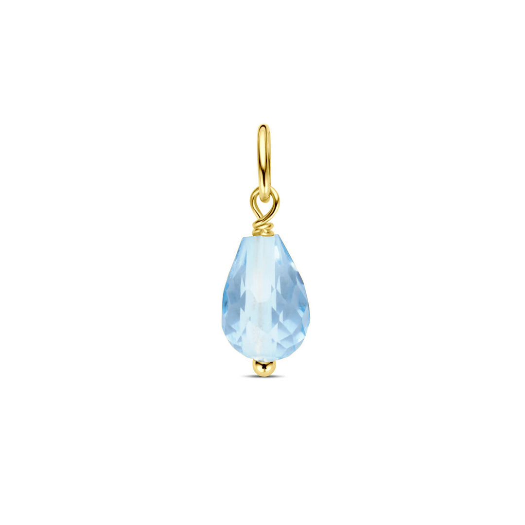 Een facetgeslepen druppelvormige hanger van blauwe topaas, "hanger blauw topaas 14K geelgoud" van Van der Kooij Collectie, heeft een met gouddraad omwikkelde hanger van 14k geelgoud en is afgebeeld tegen een effen witte achtergrond.