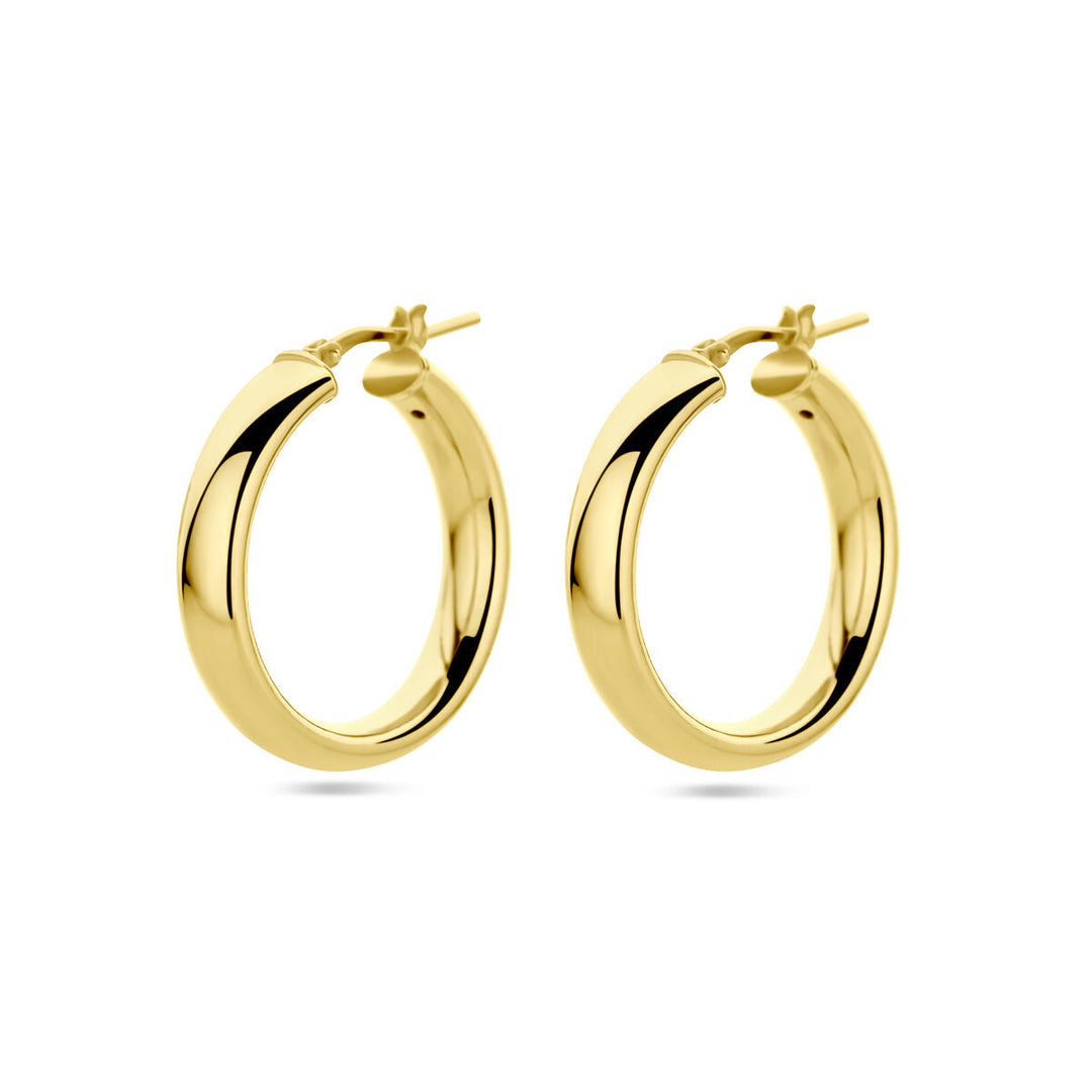 Een paar halfronde, 1 micron geel verzilverde oorringen van Van der Kooij Collectie met een gladde gepolijste afwerking op een witte ondergrond - perfect om je dames sieraden collectie mee op te leuken.