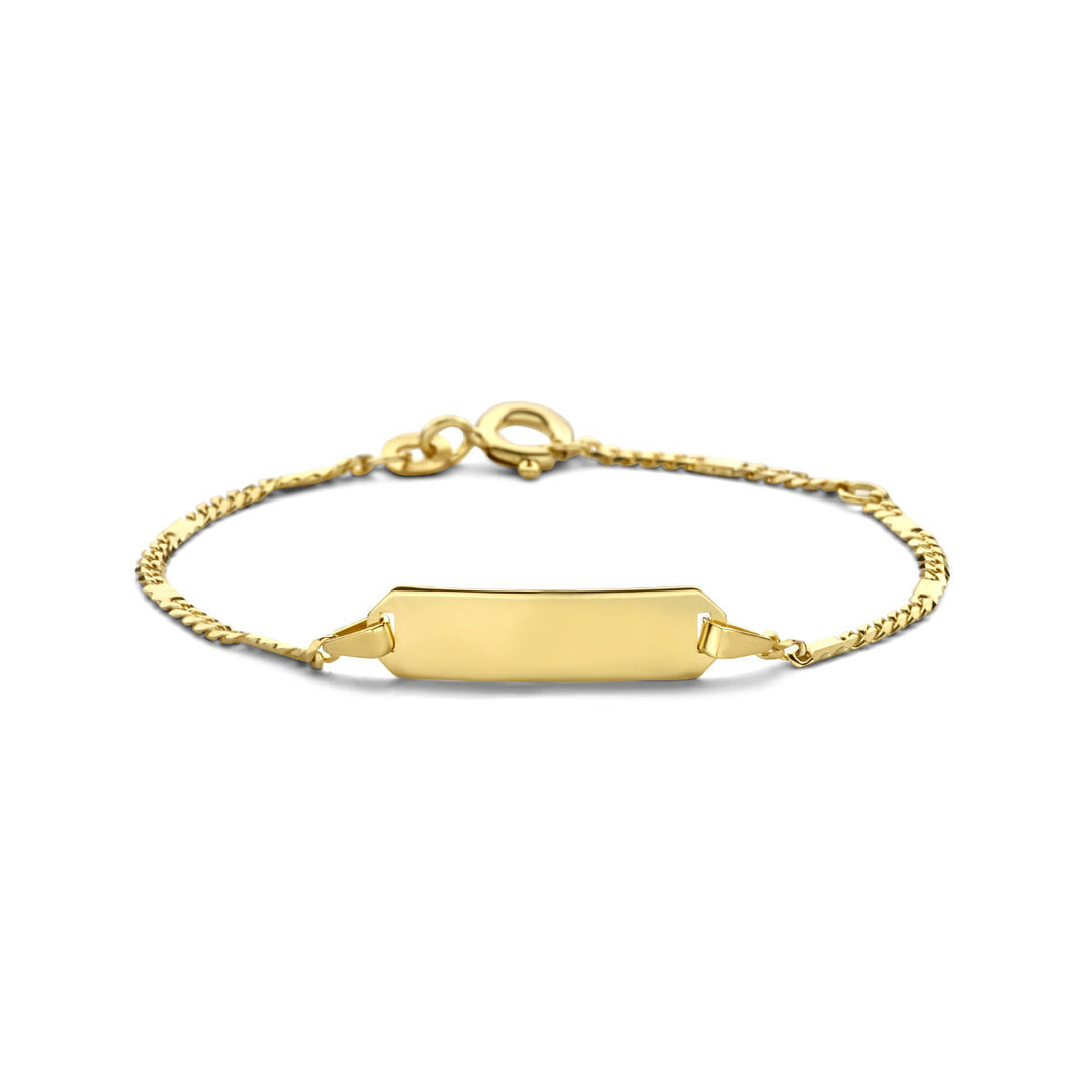 De Van der Kooij Collectie biedt een unisex graveerarmband uit hun lijn, met een 14k geelgouden ontwerp met een gepolijste rechthoekige plaat en gevlochten ketting. Het bevat een karabijnsluiting en wordt gepresenteerd op een effen witte achtergrond, geschikt voor kinderen of volwassenen.