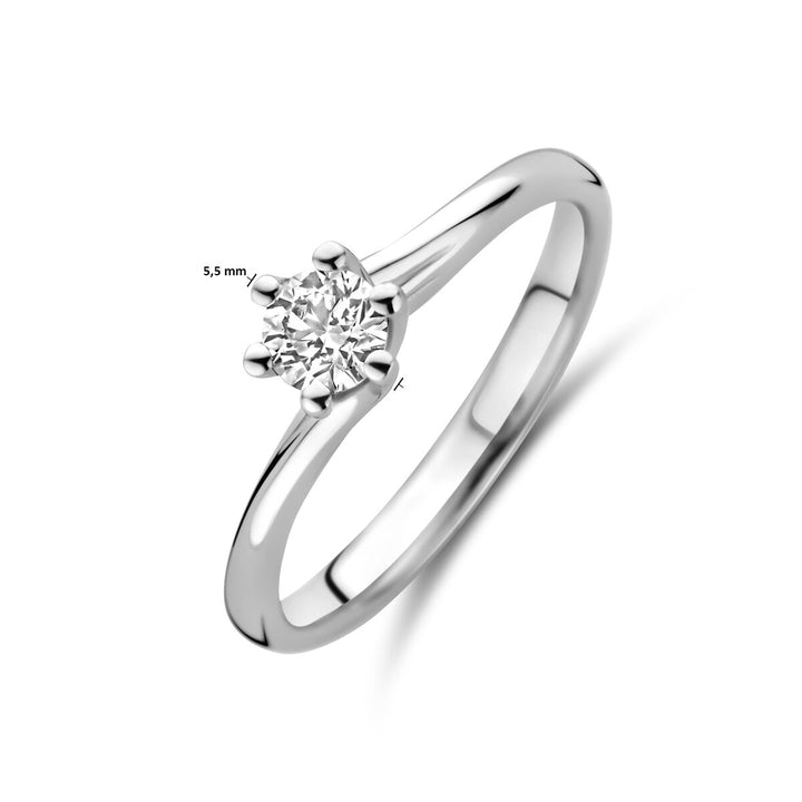 De Van der Kooij Collectie ring lab grown diamant 0.30ct G VS in 14K witgoud heeft een briljant solitair in een klassieke zespunts zetting - een elegante keuze voor een aanzoeksring.