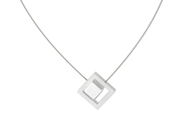 Necklace Cube in square C25