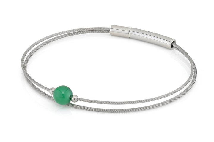 De Thinking of You armband (Groene Agaat zilver A722B) van CLIC Creations heeft een strak dubbeldraads zilveren ontwerp, een centrale ronde groene Agaat kraal en een cilindrische sluiting. Ideaal als edelsteen armband en een attent cadeau idee voor elke gelegenheid.
