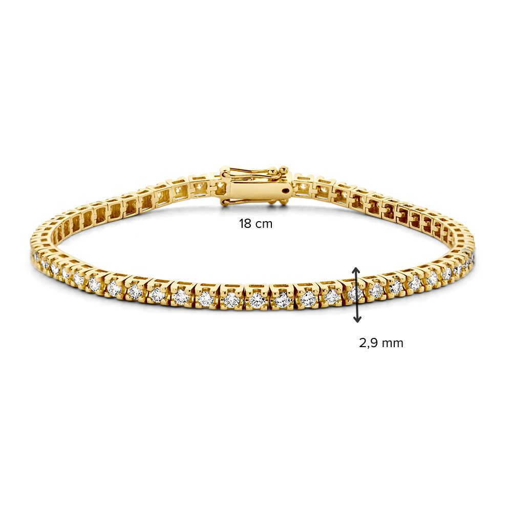 De Excellent Jewelry Geelgouden Tennisarmband met Briljanten (14 karaat goud, 2.00 karaat diamant) is een luxe damesarmband van 18 cm lang en 2,9 mm breed, stijlvol gepresenteerd op een witte achtergrond.