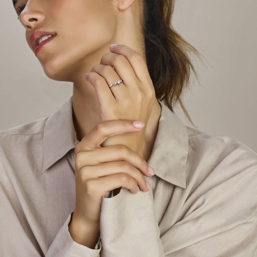 Zilveren dames ring met zirkonia in entouragezetting – 5 mm breed