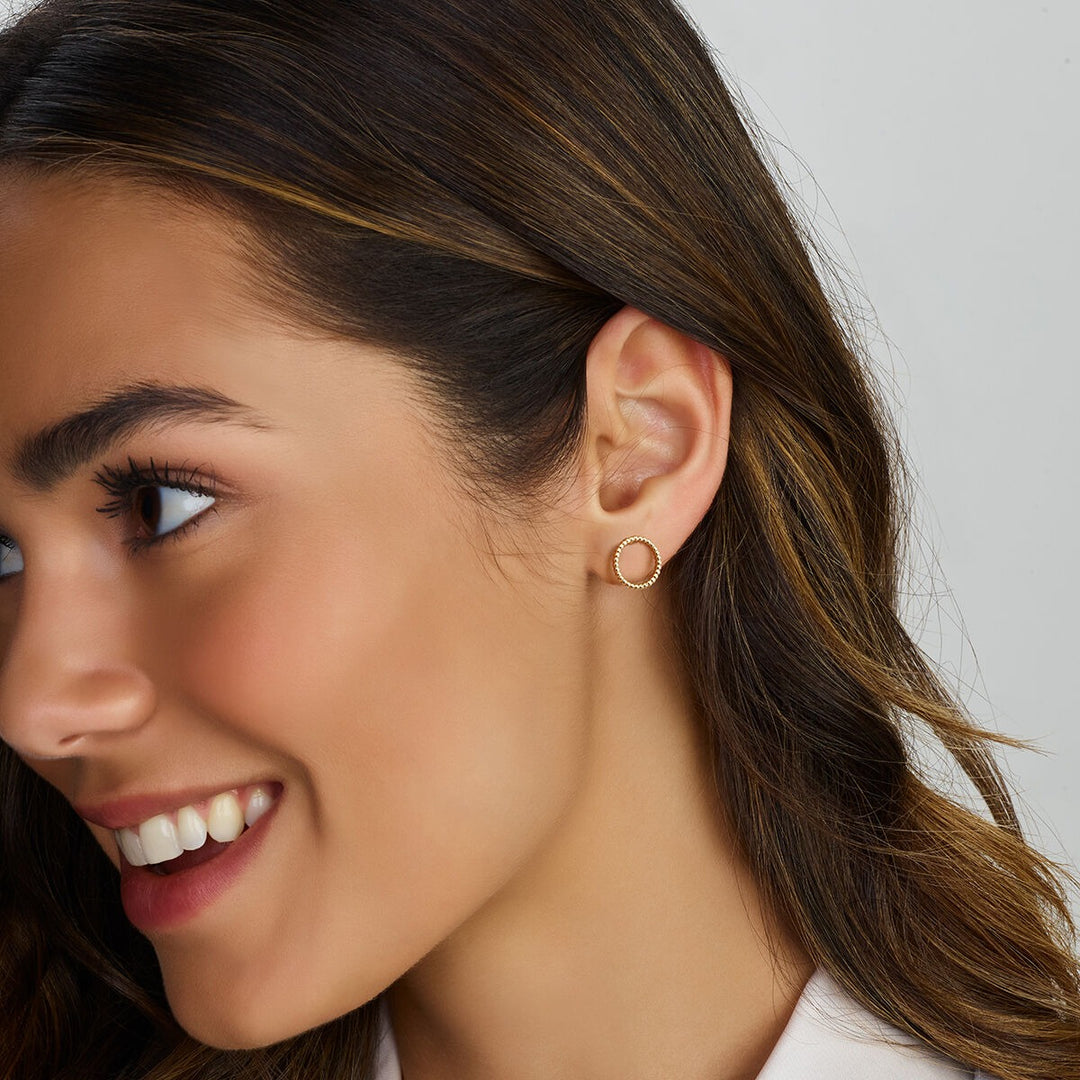 Gouden oorknoppen met twisted rondje – 14k