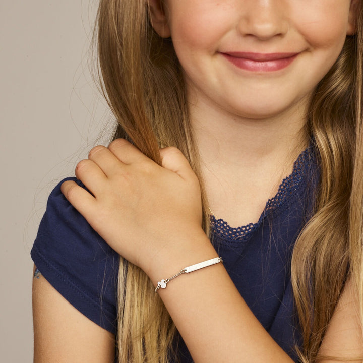 Gerhodineerd zilveren kinder graveerarmband met hartje