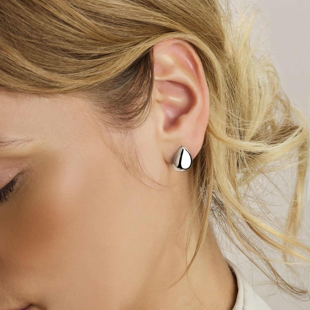 Zilveren oorknoppen in druppelvorm – elegante eenvoud