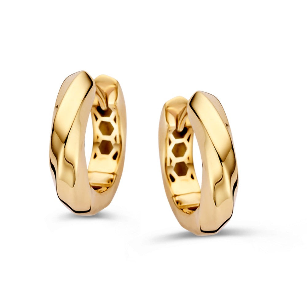 Geelgouden Oorringen met Gedraaide Band – Tijdloze Elegantie