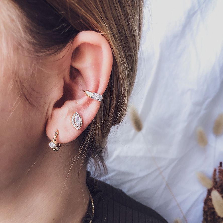 Geelgouden Oorringen met Gouden Bolletjes en Zirkonia – Subtiele Luxe en Speelse Elegantie