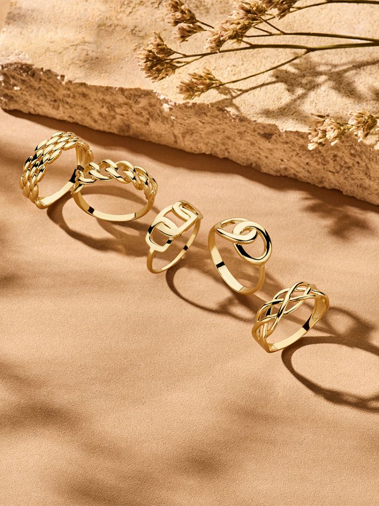 Geelgouden Ring met Vierkante Schakels Tussenstuk – 14 Karaat, Modern Design