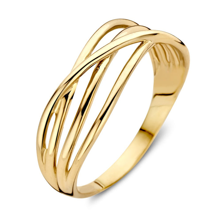 De Geelgouden Damesring van Excellent Jewelry is gemaakt van 14 karaat goud, heeft een breedte van 7,7 mm en een tijdloos ontwerp met drie overlappende banden voor een moderne, elegante uitstraling.