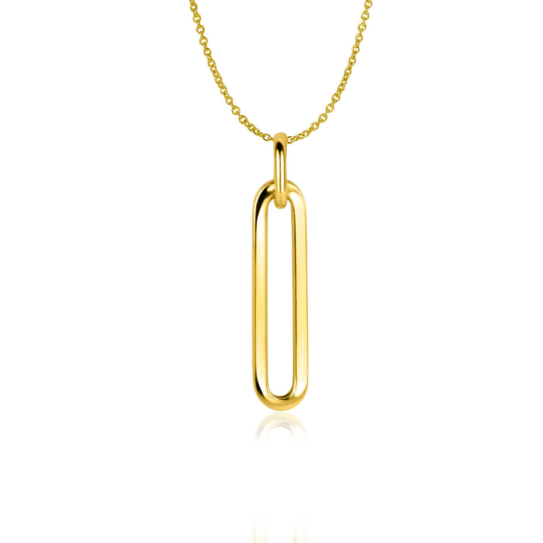 Wij presenteren de Zinzi Hangers Goud Zgh358 van Zinzi, met een gouden hanger met een langwerpig paperclip-schakel-ontwerp. Dit elegante stuk bungelt aan een fijne ketting tegen een witte achtergrond en straalt verfijning uit.